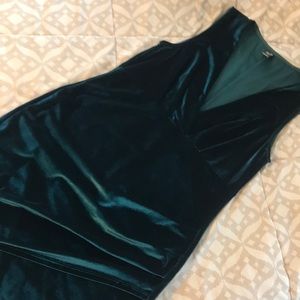 Windsor Emerald Velvet dress
